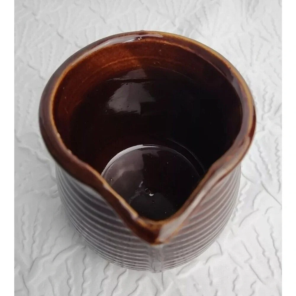 VINTAGE WESTERN STONEWARE‎ MAPLE LEAF Beehive Design MILK PITCHER